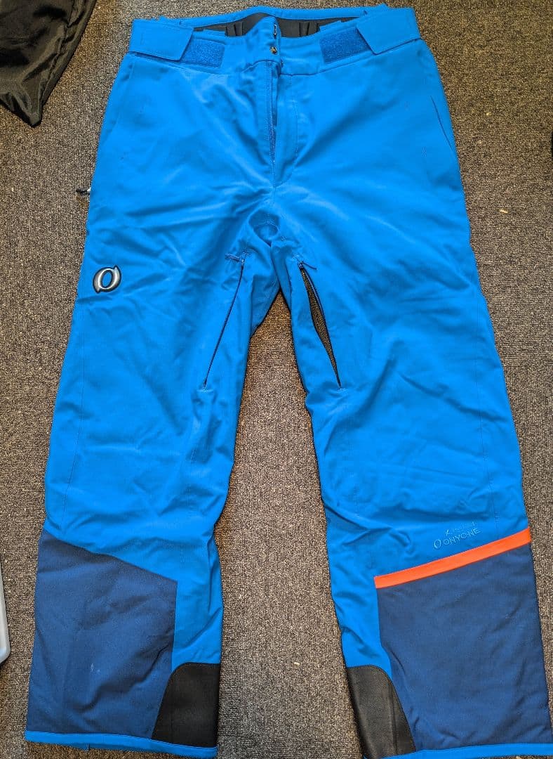 ONYONE　スキーウェア サイズM 上下セット