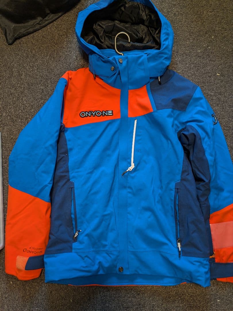 ONYONE　スキーウェア サイズM 上下セット