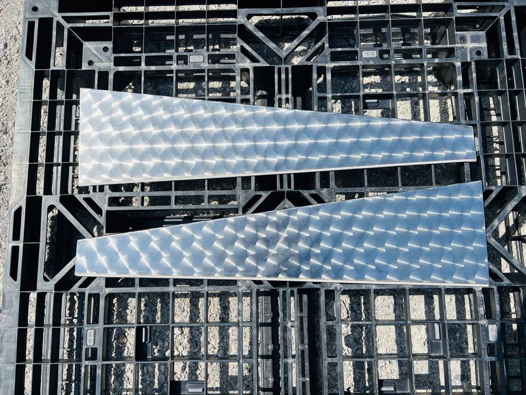 07クオン　ウインドウパネル 窓 飾り ステンレス ウロコ柄