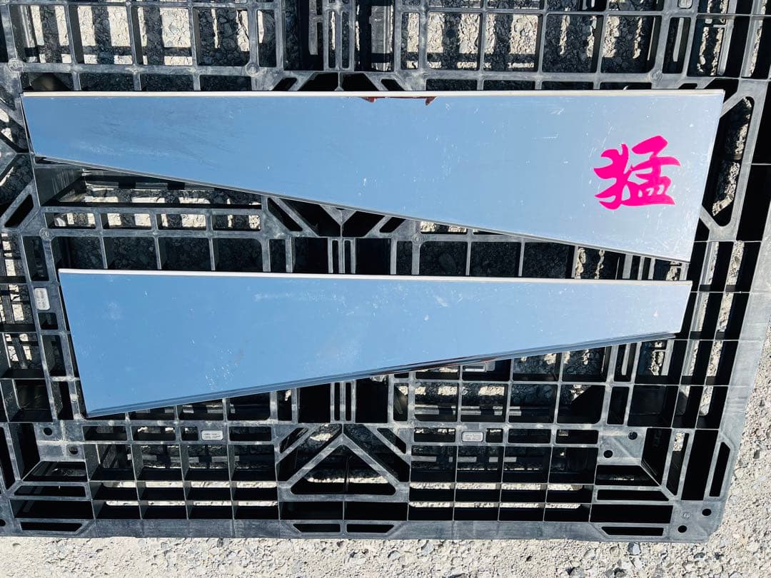 07クオン　ウインドウパネル 窓 飾り ステンレス ウロコ柄