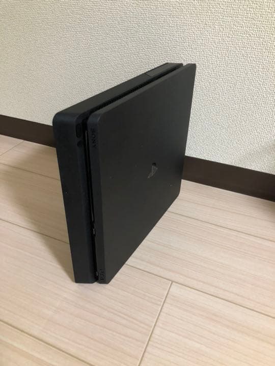 【美品】PS4本体 500GB CUH–2200プレステ4 カセット２枚付き