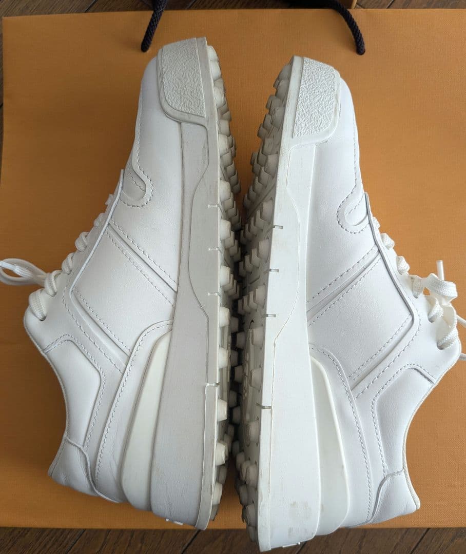 ルパン4世様♡お値下げ!!【TOD'S 】付属品全てあり♡ホワイト　スニーカー