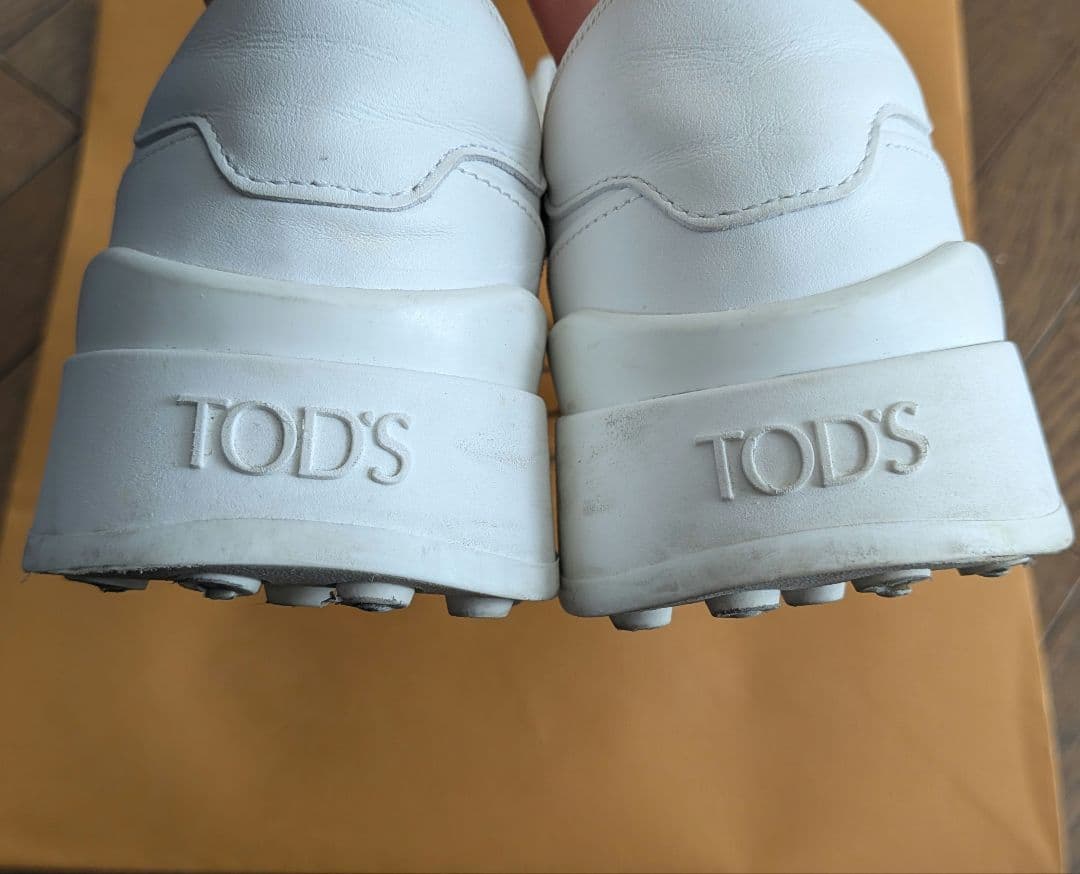 ルパン4世様♡お値下げ!!【TOD'S 】付属品全てあり♡ホワイト　スニーカー