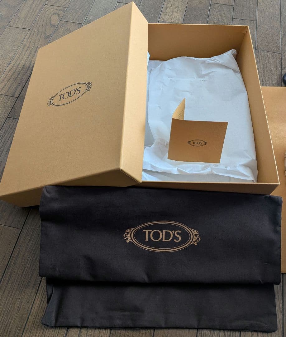 ルパン4世様♡お値下げ!!【TOD'S 】付属品全てあり♡ホワイト　スニーカー