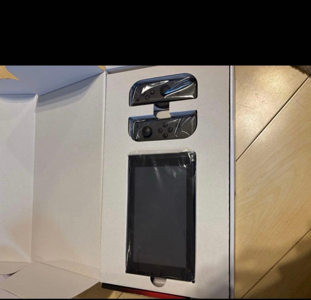 Nintendo Switch 本体＋グレー/グレー/赤/緑 ジョイコン付き