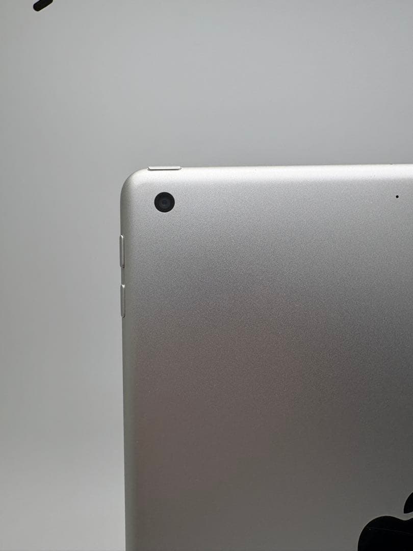 即発送・美品☆iPad第6世代 32GB Wi-Fiモデル　MR7G2J/A