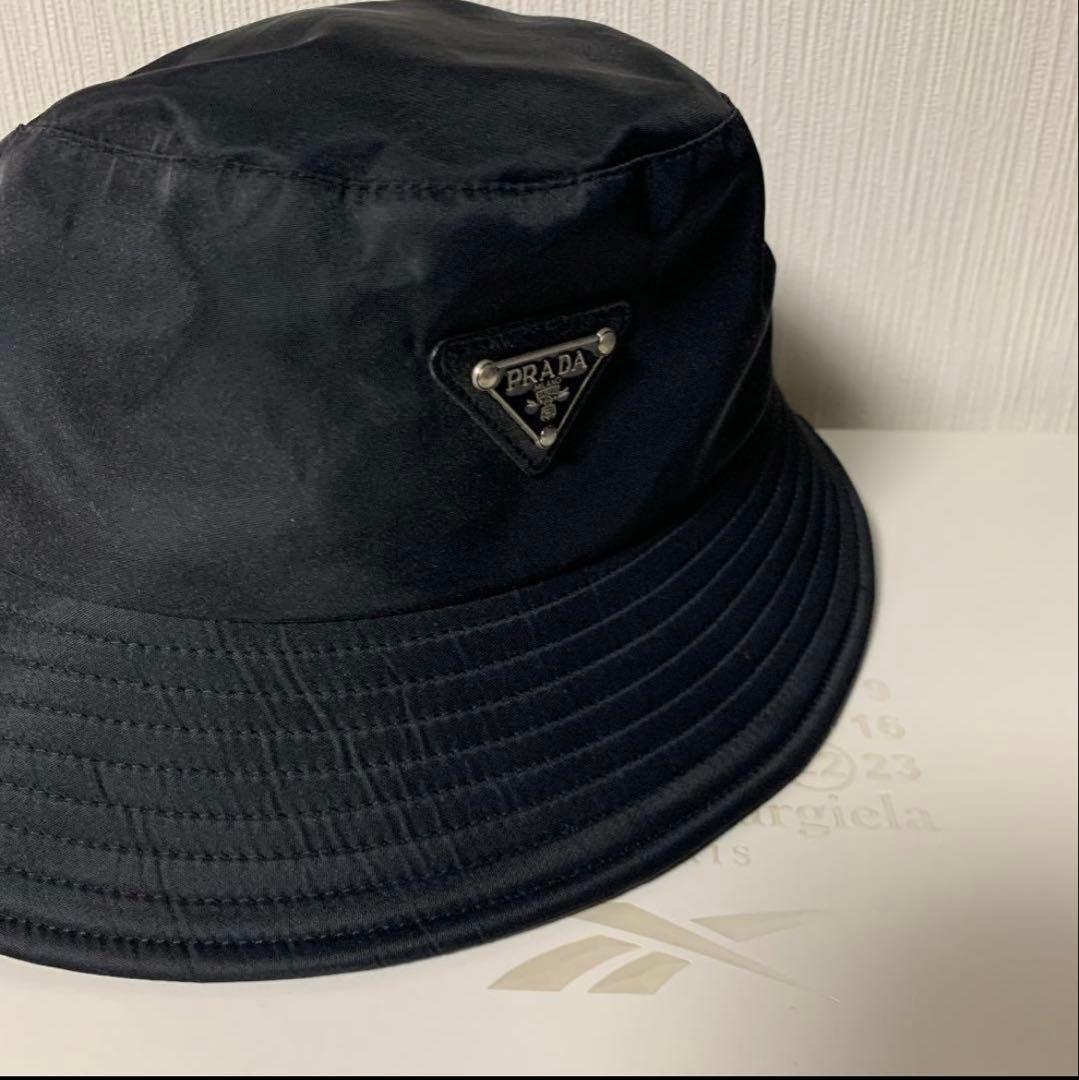 プラダ ブラック バケットハット