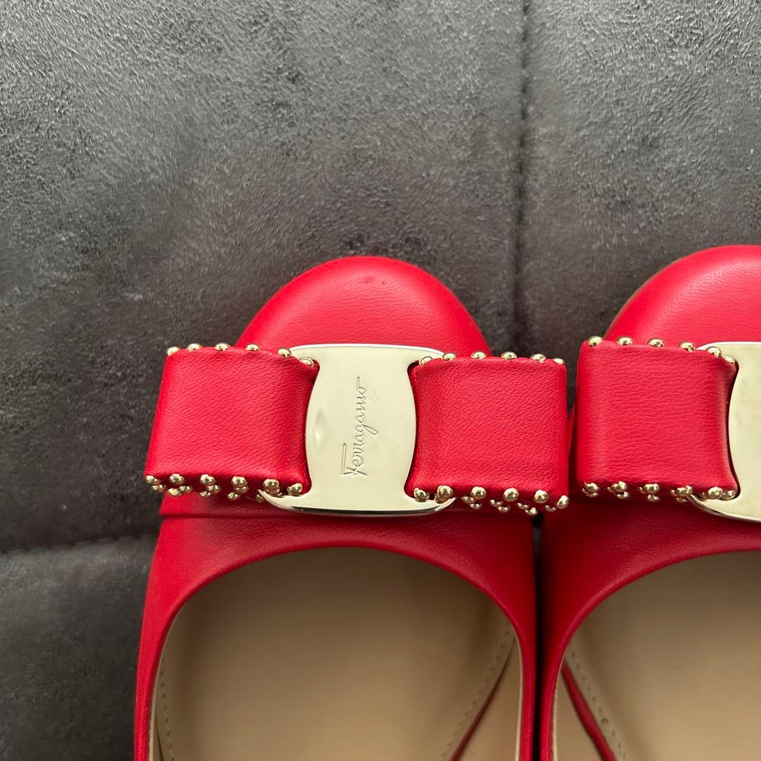 【極美品】フェラガモ　赤　ローファー