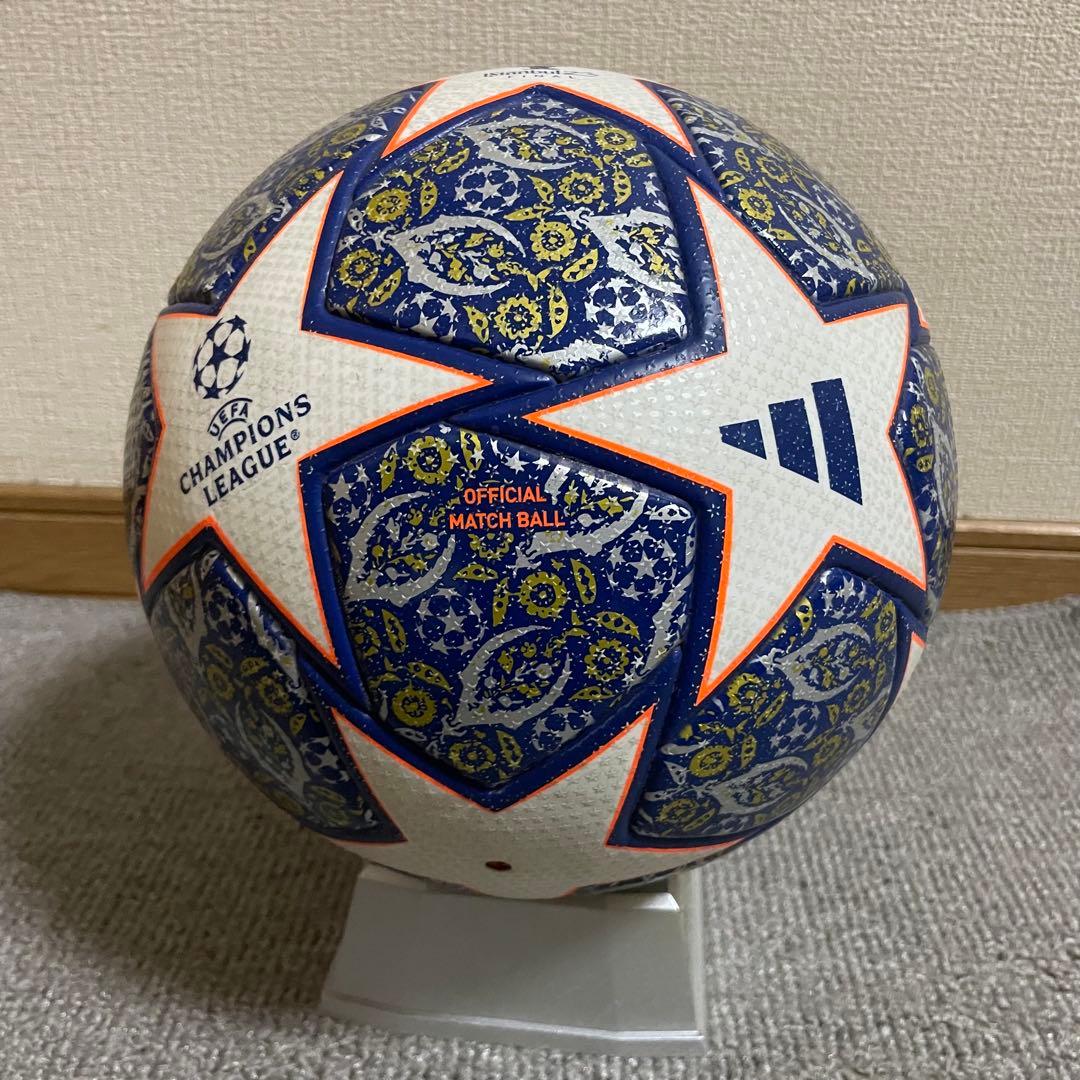 チャンピオンズリーグ公式球Istanbul 23 Final