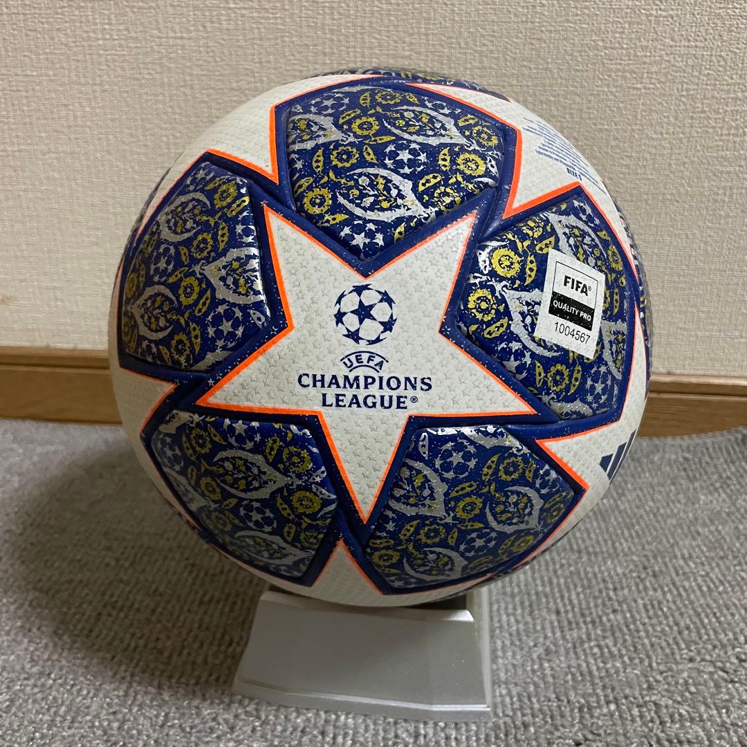 チャンピオンズリーグ公式球Istanbul 23 Final