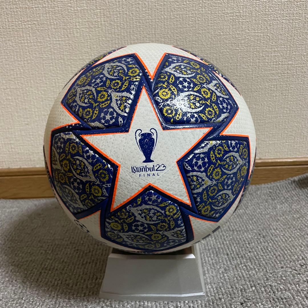 チャンピオンズリーグ公式球Istanbul 23 Final