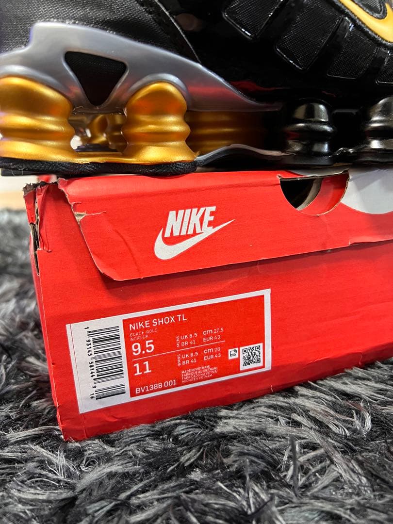 Nike Shox ブラック/ゴールド