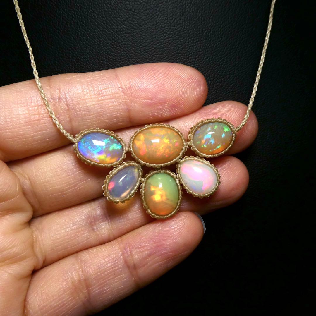 F　オパールのマクラメネックレス