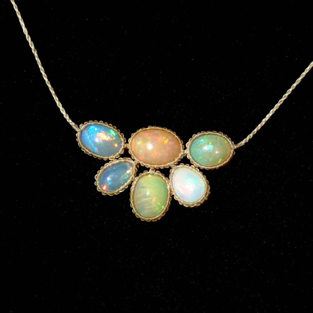F　オパールのマクラメネックレス