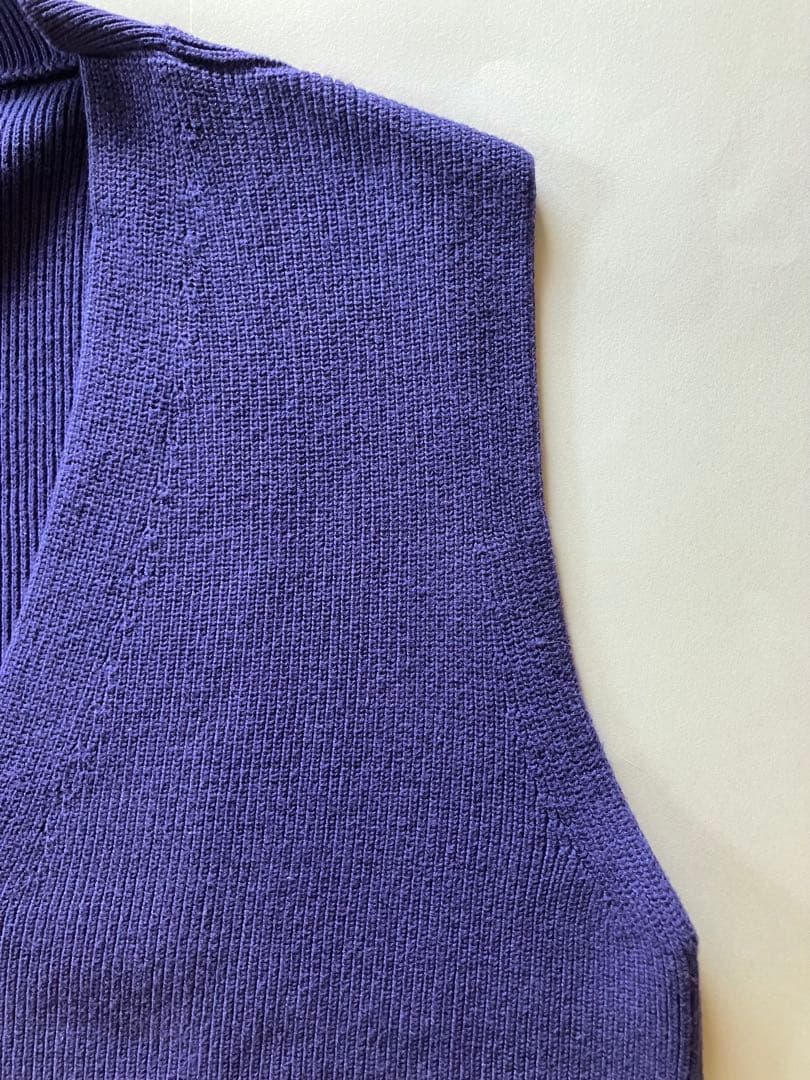 ゴーシュ　コットンファームリブVネックベスト パープル