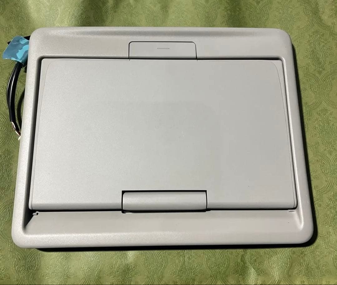 30ヴェルファイア 純正後席　フリップダウンモニタ一リモコン取説有り