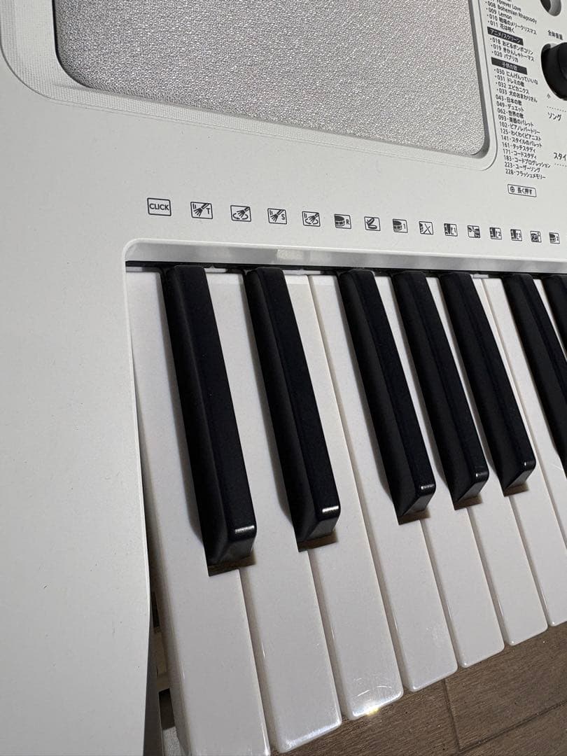 ＹＡＭＡＨＡ　ヤマハ　61鍵キーボード　EZ-300　ホワイト　2021年