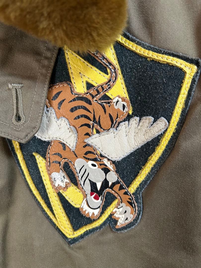 バズリクソンズB-10 フライングタイガー ブライトジャケット