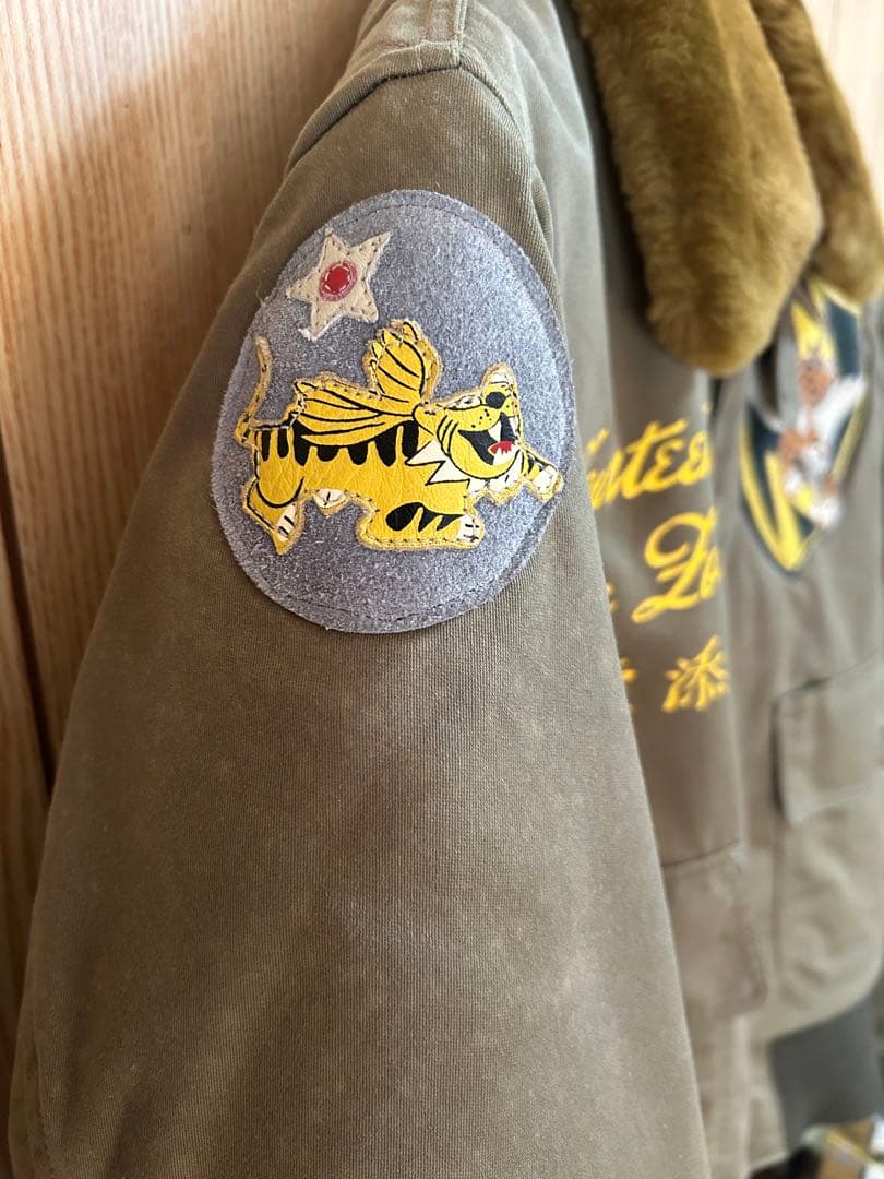 バズリクソンズB-10 フライングタイガー ブライトジャケット