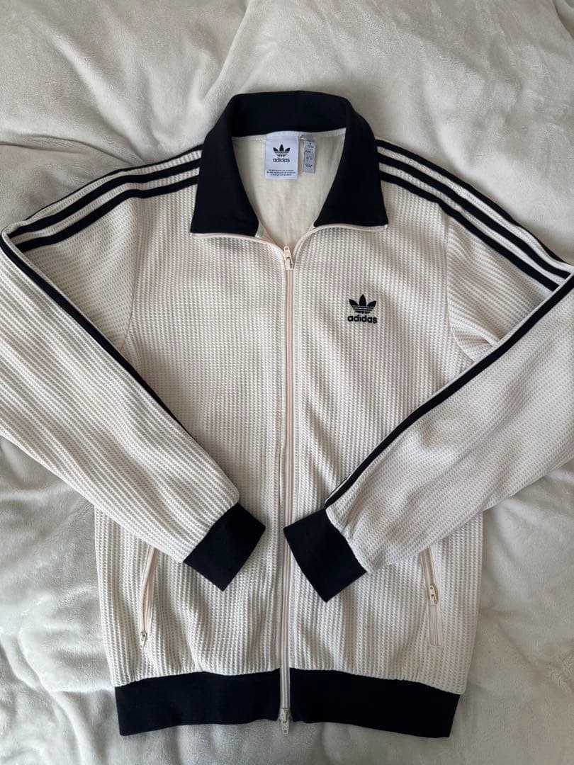 adidas アディカラー　ワッフルクラシックトラックトップ