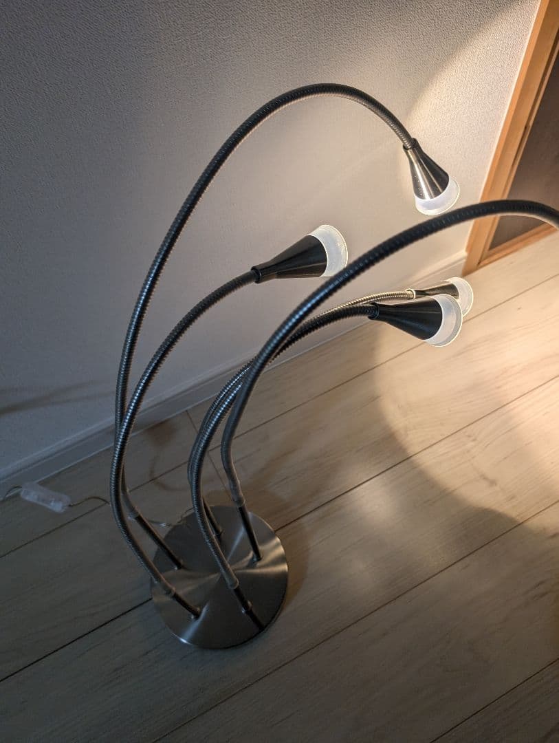 廃盤　イケア Tived フレキシブルアーム テーブルランプ 読書灯　シルバー