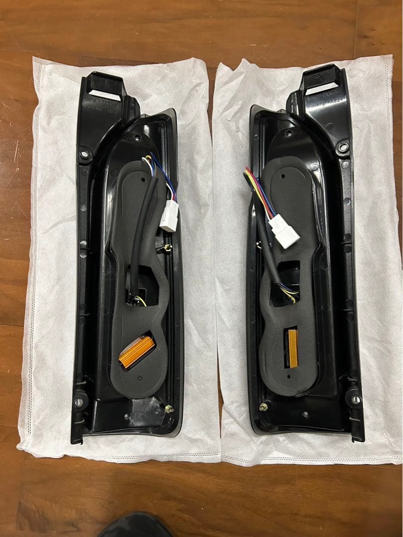 ハイエース200系　テールランプ　LEDハイマウントストップランプ　 2点セット