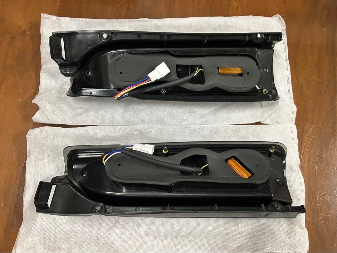 ハイエース200系　テールランプ　LEDハイマウントストップランプ　 2点セット