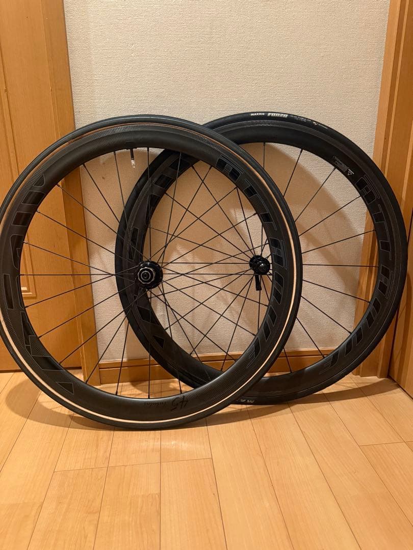 ロードバイクカーボンホイール　ATTAQUE 45チューブラー　タイヤ付き