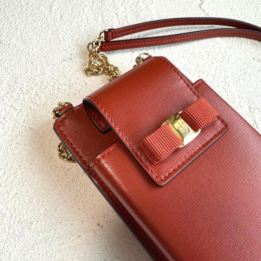 FERRAGAMO フェラガモ スマートフォンケース スマホショルダー 2way