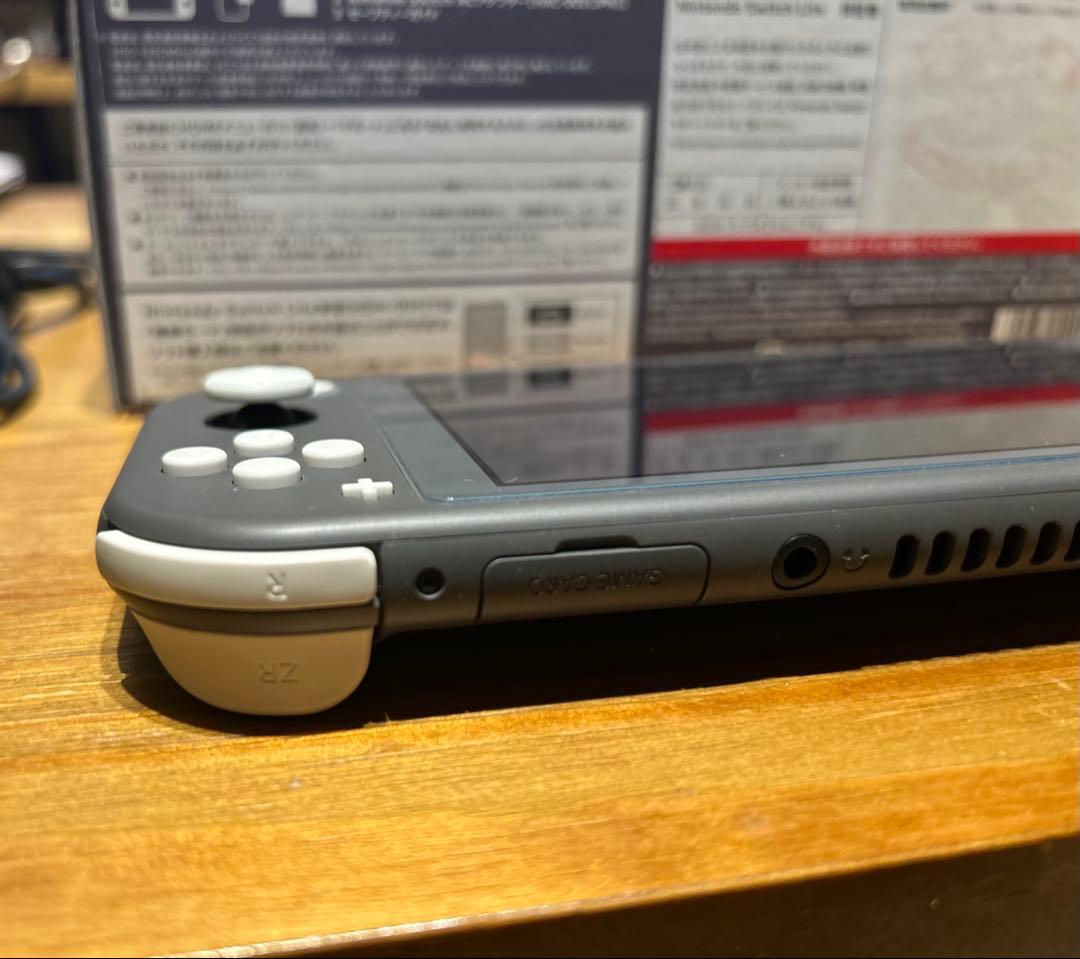 【ガラスフィルム貼付け済み】Nintendo Switch light