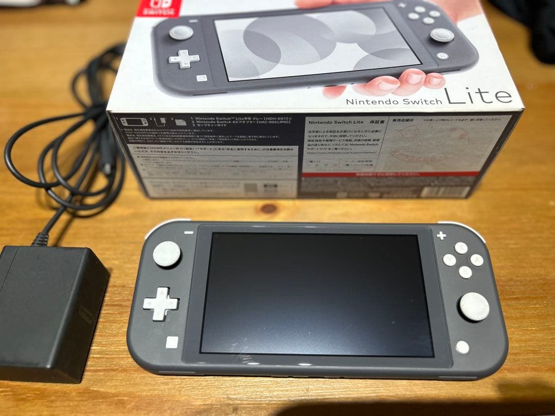【ガラスフィルム貼付け済み】Nintendo Switch light