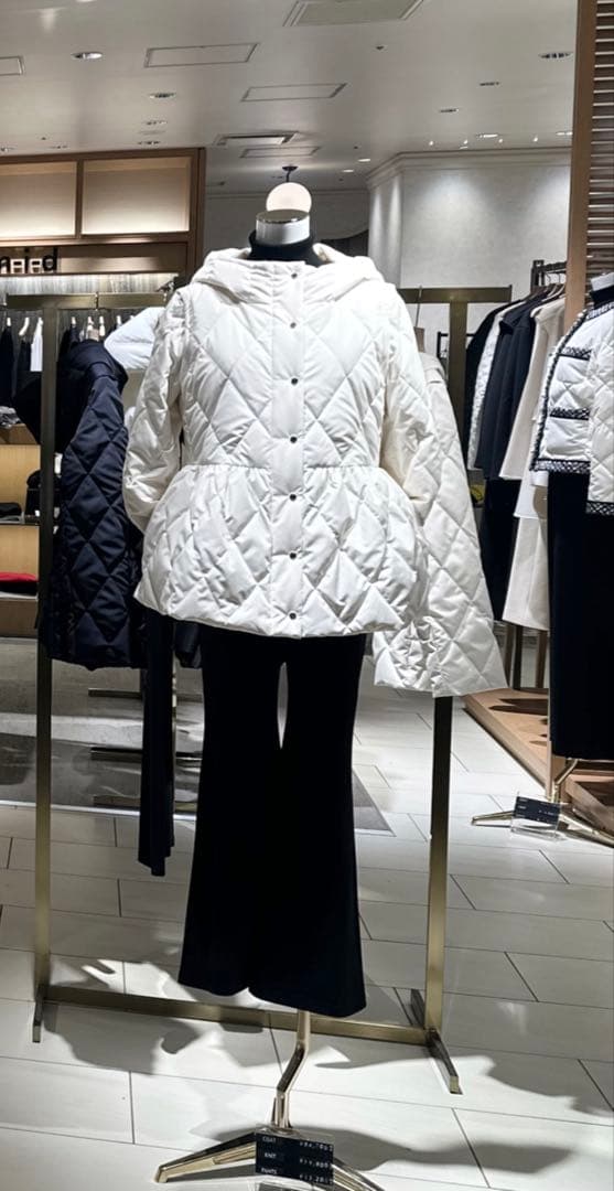 エムプルミエ　ペプラムショートダウンコート