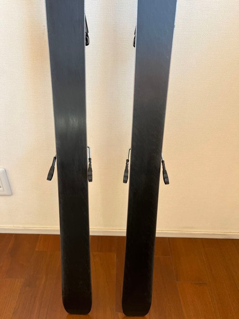 K2スキー板、ストック、ブーツ、ヘルメット