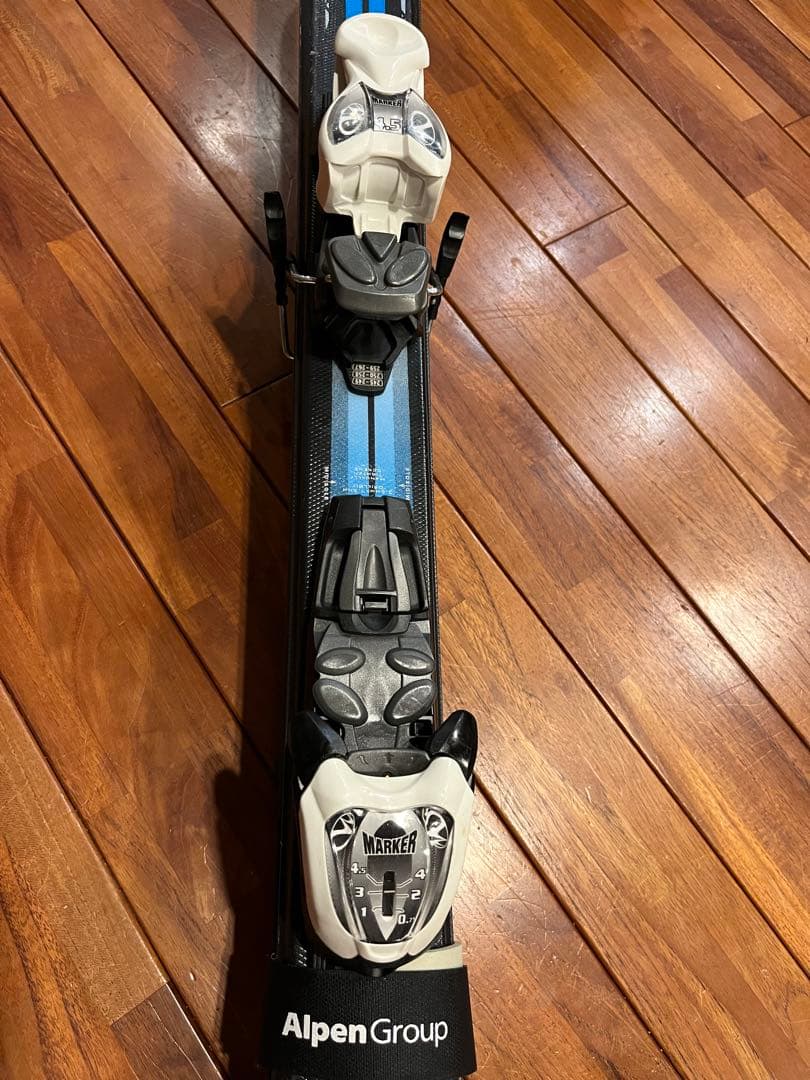 K2スキー板、ストック、ブーツ、ヘルメット