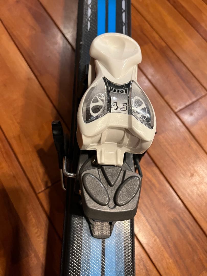 K2スキー板、ストック、ブーツ、ヘルメット