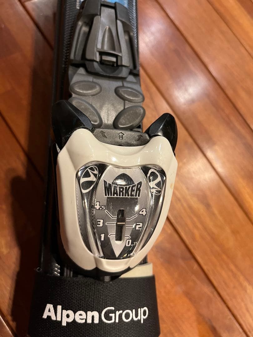 K2スキー板、ストック、ブーツ、ヘルメット