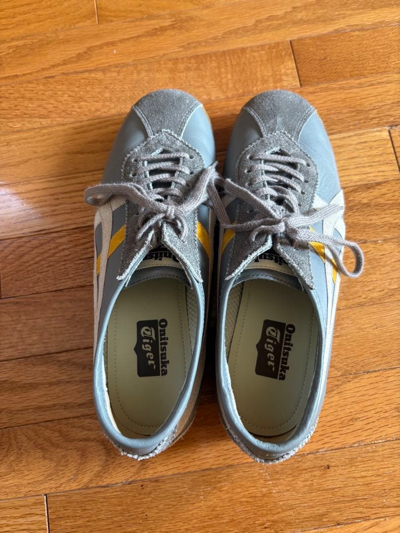 オニツカタイガー　スニーカー 　レディース22.5センチ