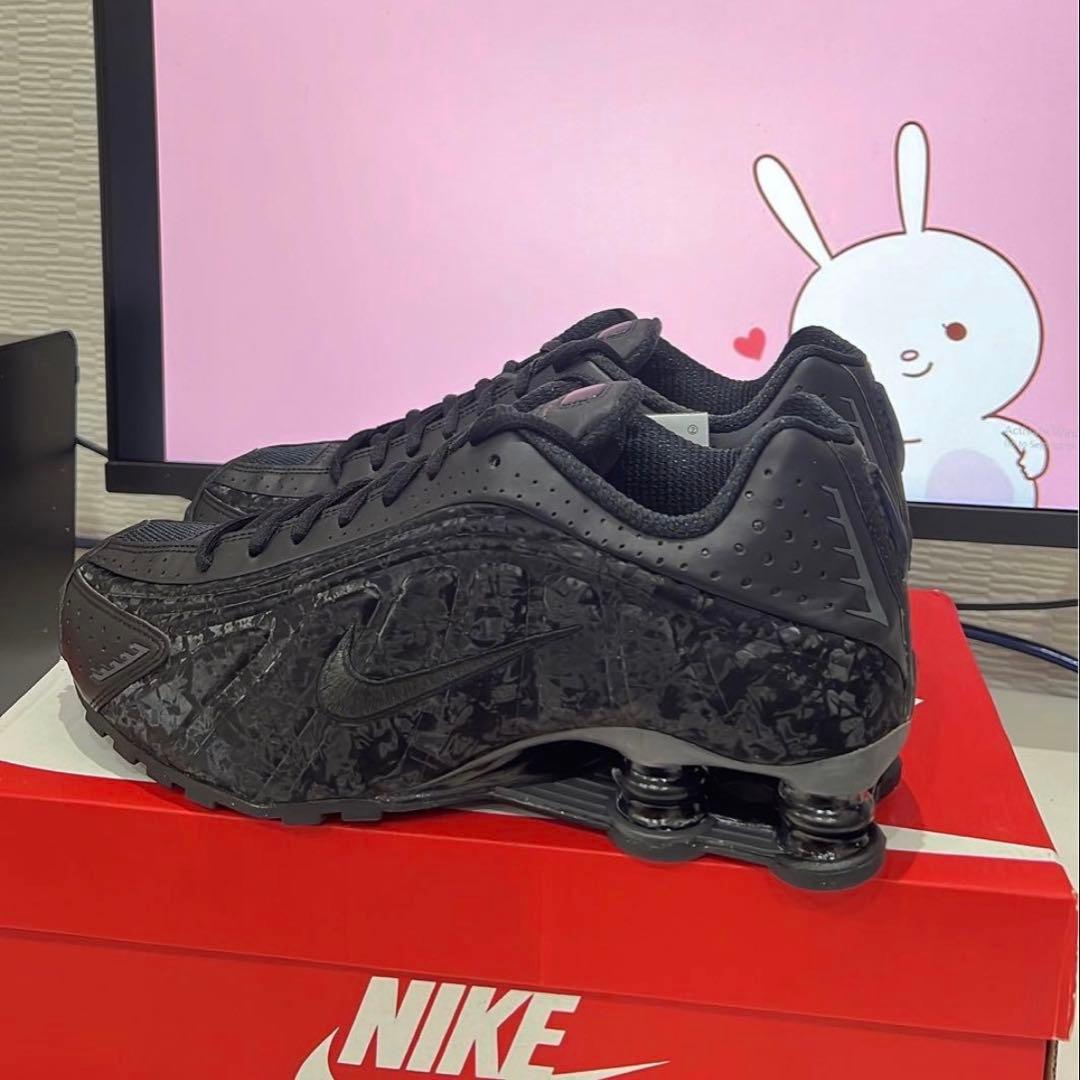 靴 Nike Wmns Shox R4 Black FloralDark Smoke