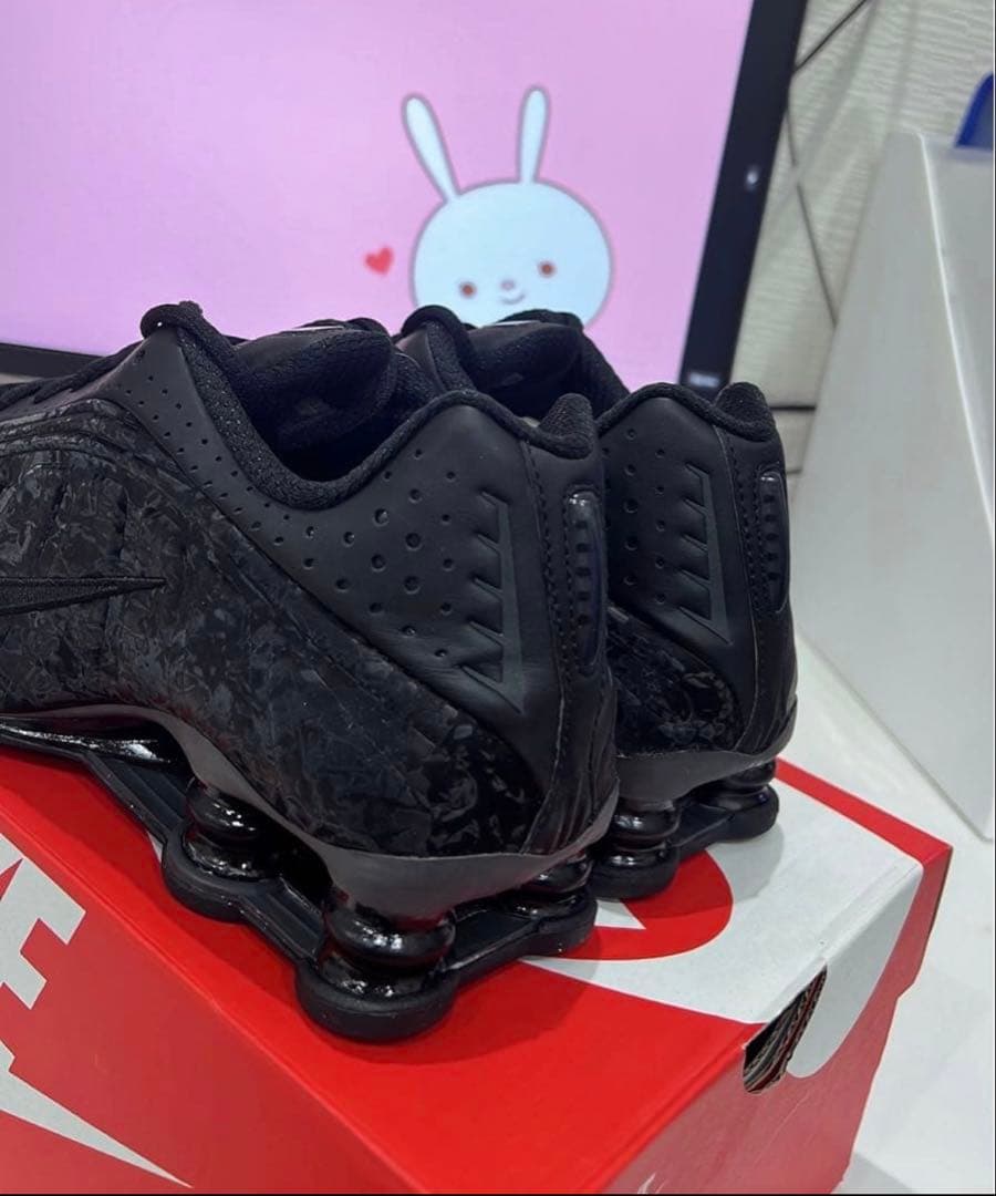 靴 Nike Wmns Shox R4 Black FloralDark Smoke