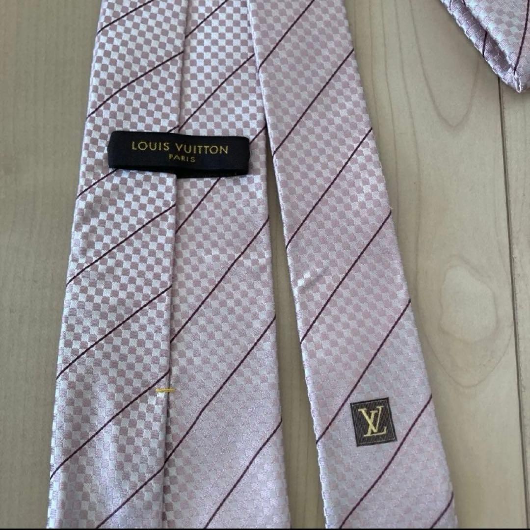 新品未使用　ルイヴィトン　Louis Vuitton ネクタイ　ピンク　紙袋付き