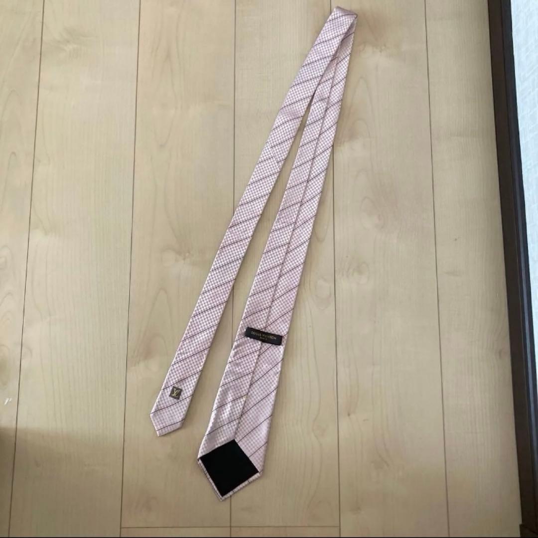 新品未使用　ルイヴィトン　Louis Vuitton ネクタイ　ピンク　紙袋付き