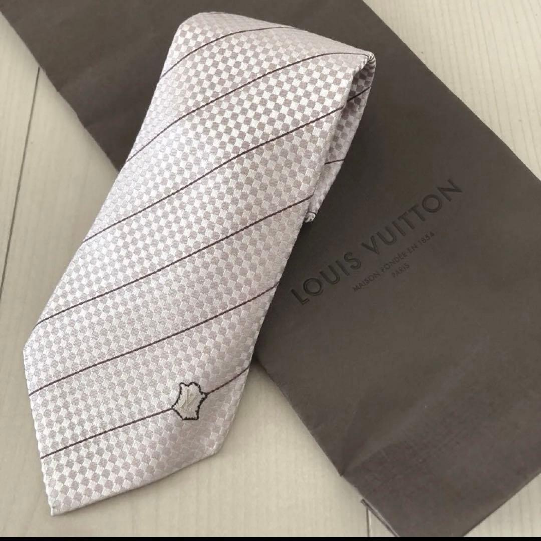 新品未使用　ルイヴィトン　Louis Vuitton ネクタイ　ピンク　紙袋付き