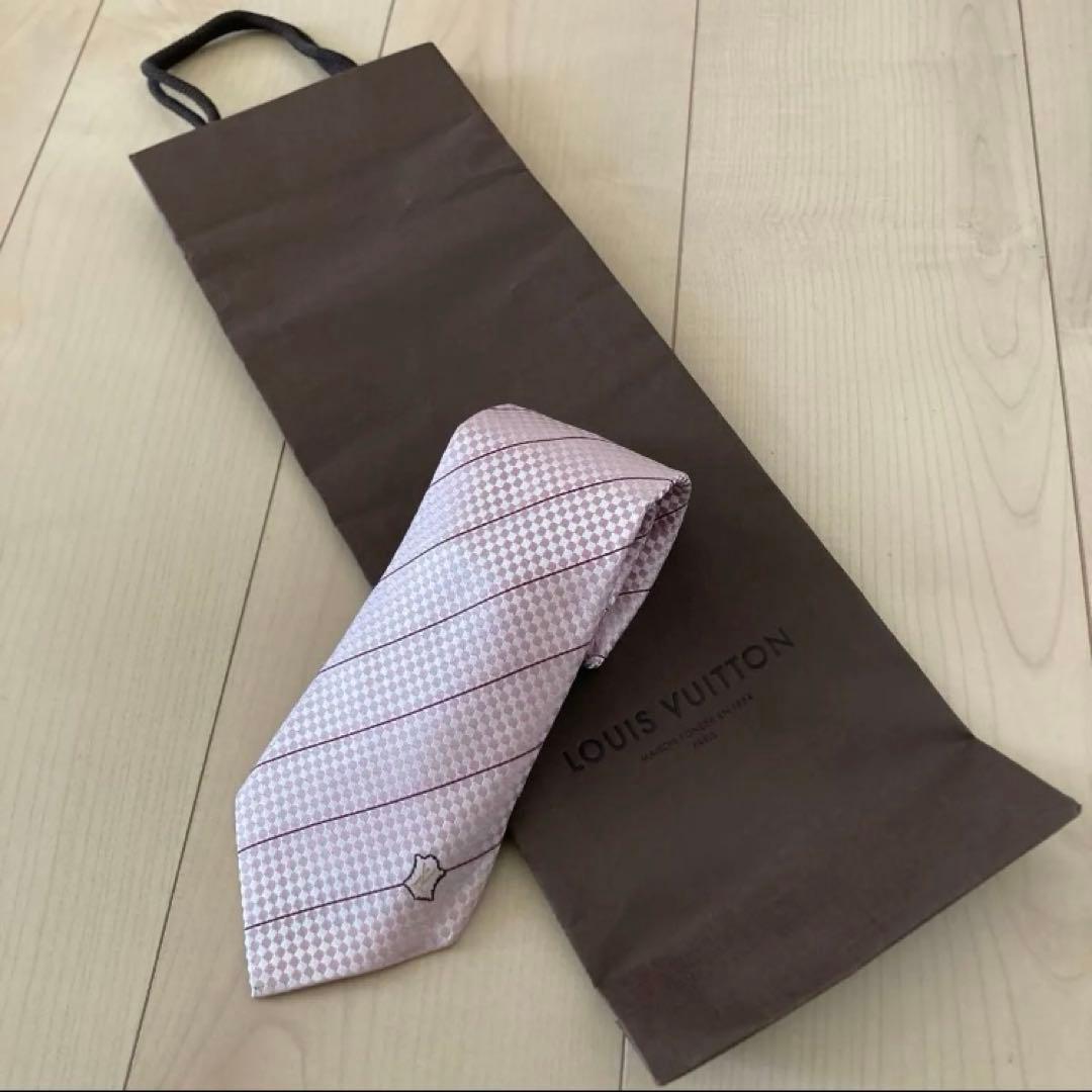 新品未使用　ルイヴィトン　Louis Vuitton ネクタイ　ピンク　紙袋付き