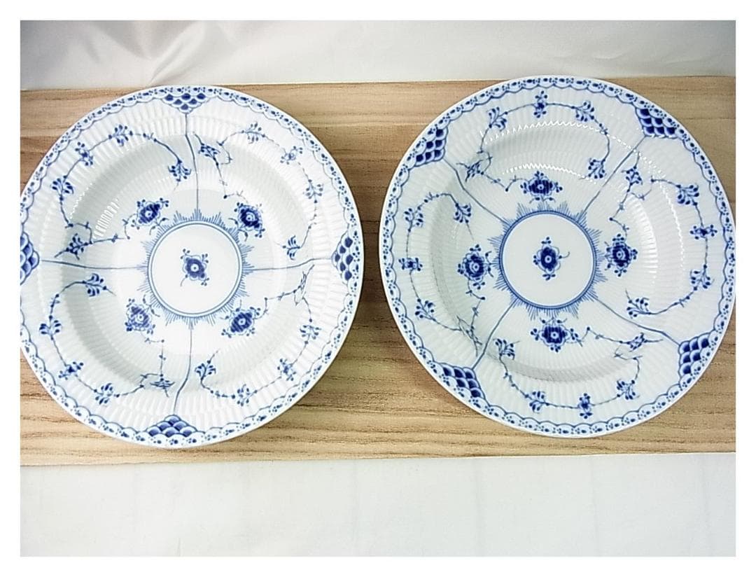 正規品新品同様ブルーフルーテッド ハーフレース ディープ プレート 21cm2枚