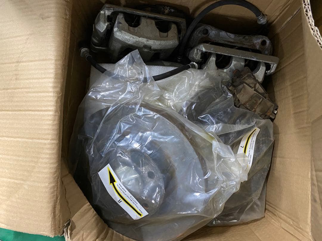 値下げします、E52エルグランド前後ブレーキキャリパーとローターセット