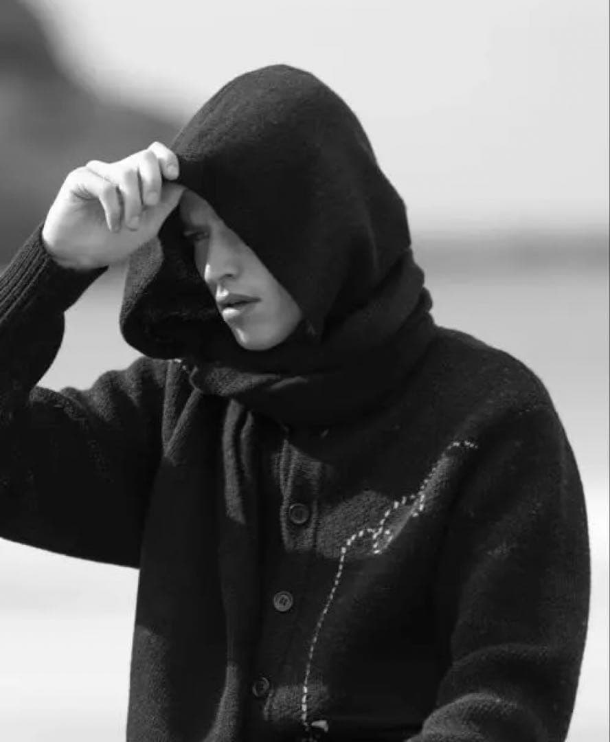 コグマ The letters 5G フーディフリンジスカーフ BK