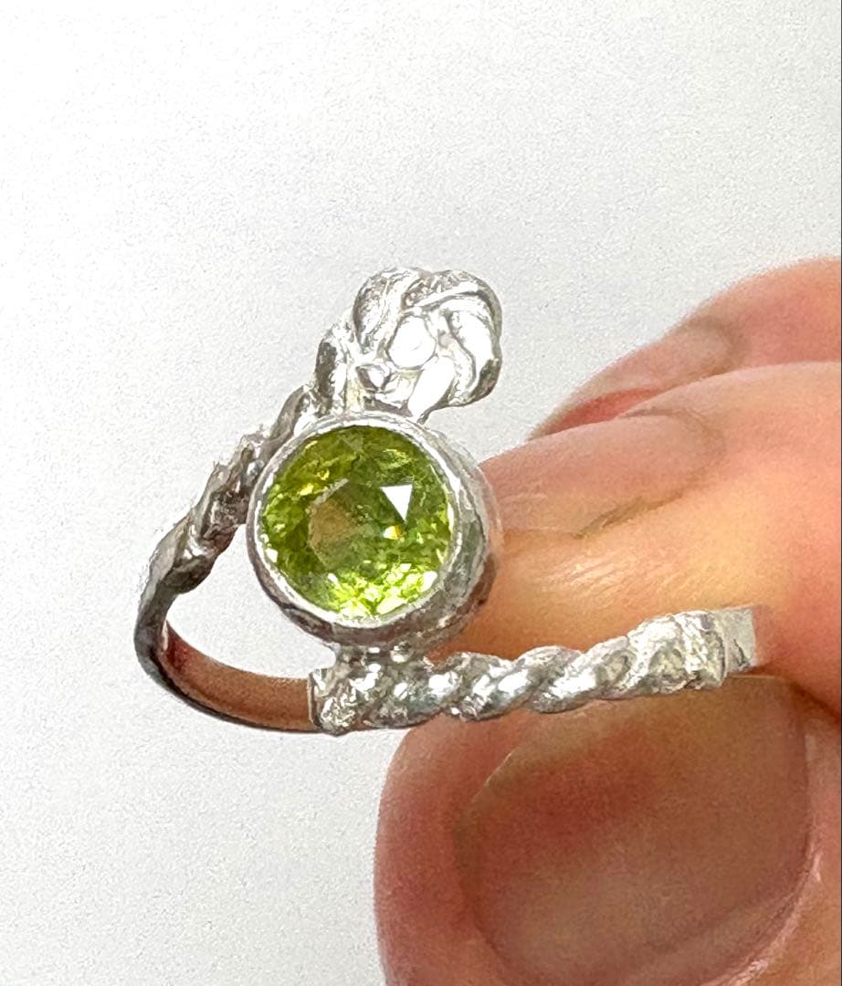 スフェーンのリング