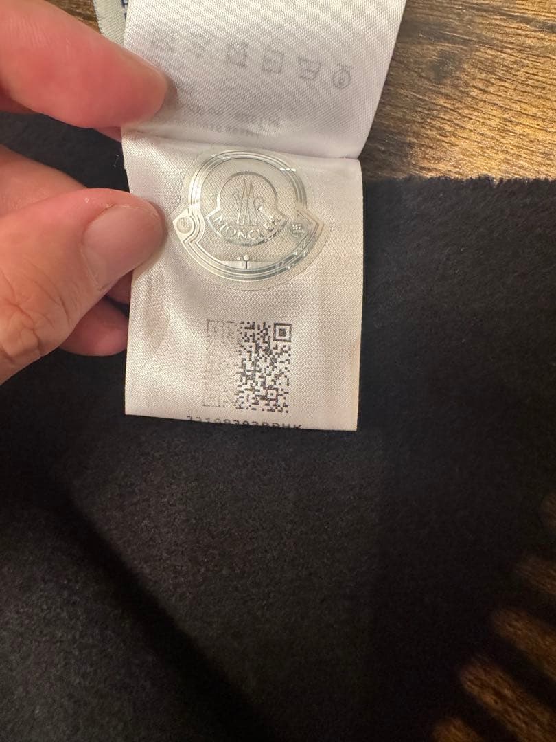 剛　MONCLER モンクレール マフラー フリンジ ロゴパッチ 付き