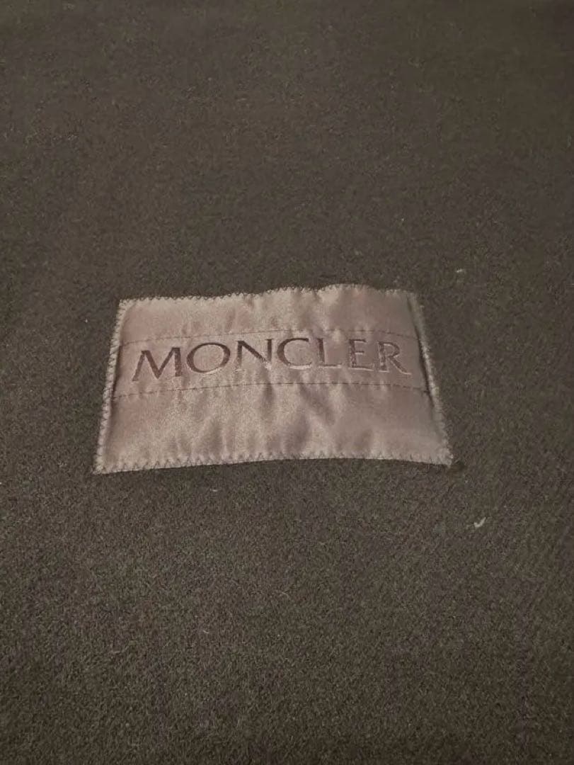 剛　MONCLER モンクレール マフラー フリンジ ロゴパッチ 付き