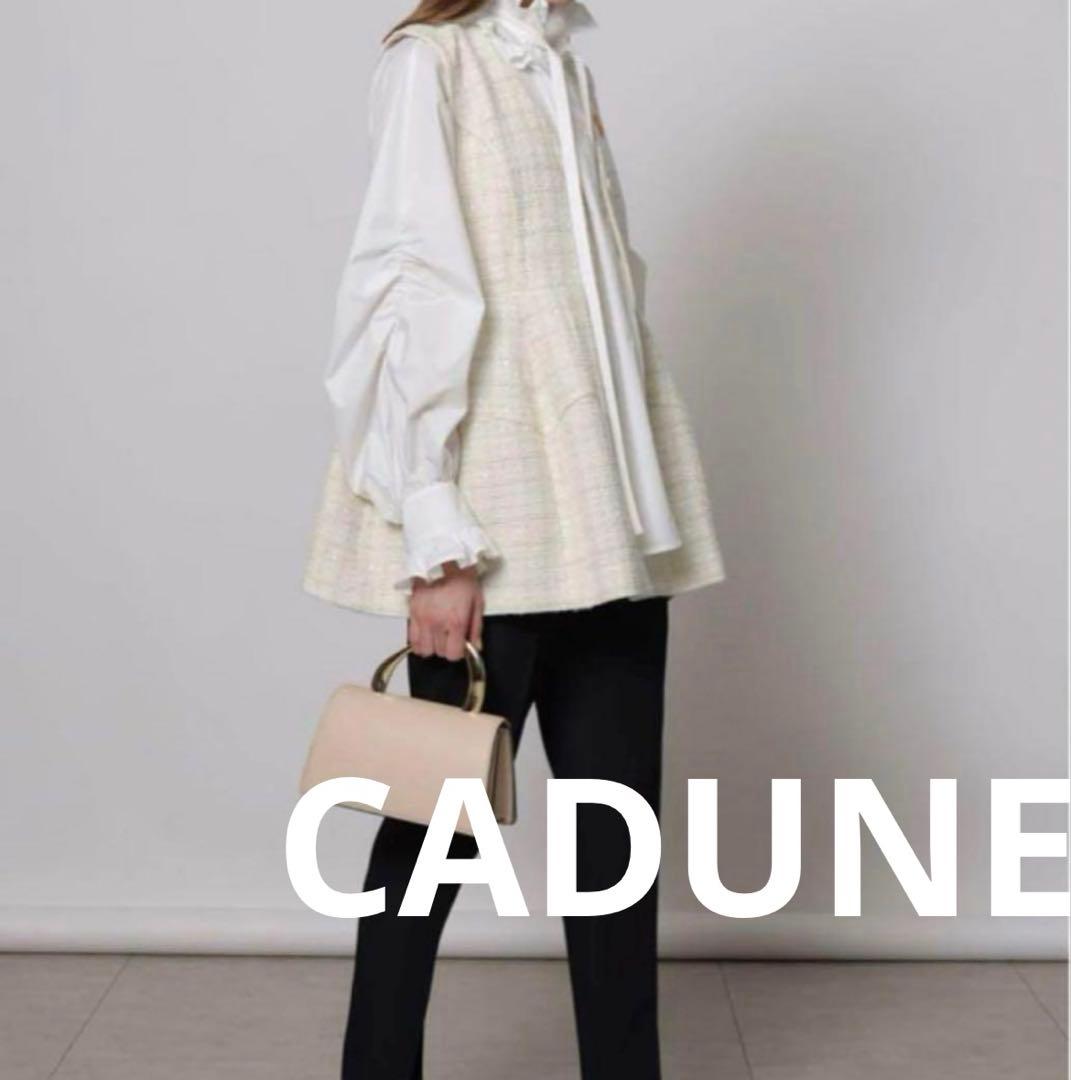 美品⭐︎CADUNEぺプラムツイードジレ 38 ベージュ